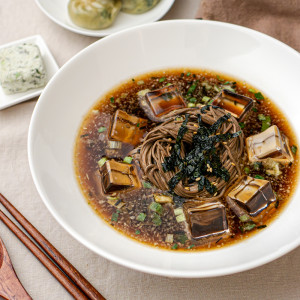 무블럭이 들어있는 메밀소바세트 486g (생메밀면+소스+특제 무블럭)